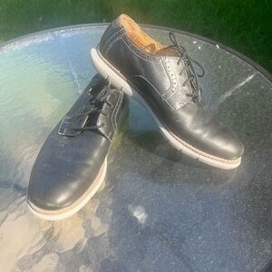 Boys size 6 Johnston & Murphy Black Leather Dress Shoes